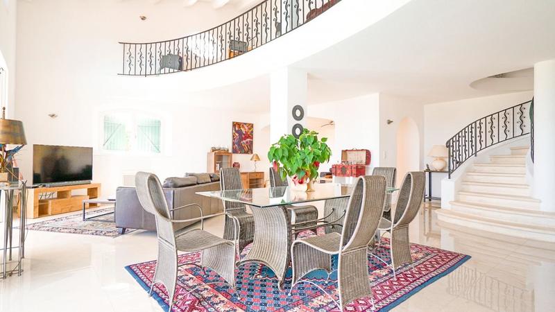 Villa - 270 m² - 6 pièces
