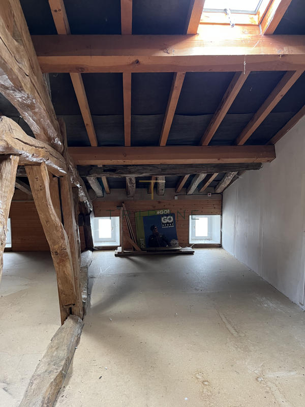 Maison - 325 m² - 12 pièces