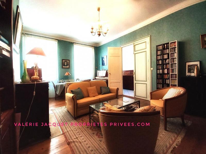 Demeure - 234 m² - 8 pièces