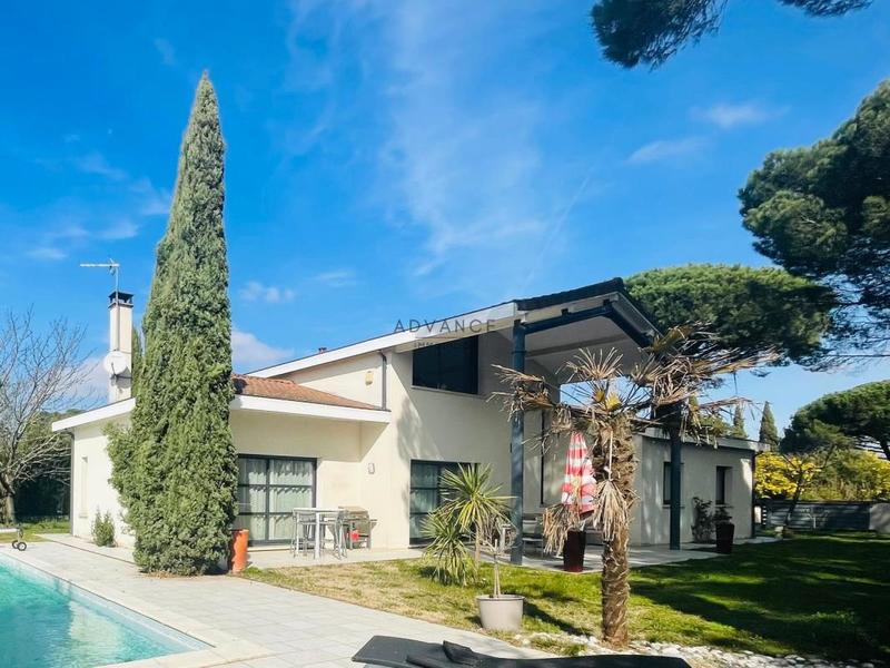 Maison - 180 m² - 5 pièces