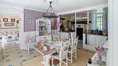 Maison - 263 m² - 12 pièces