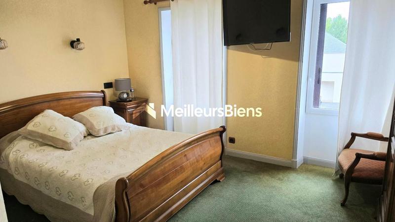Maison - 180 m² - 9 pièces