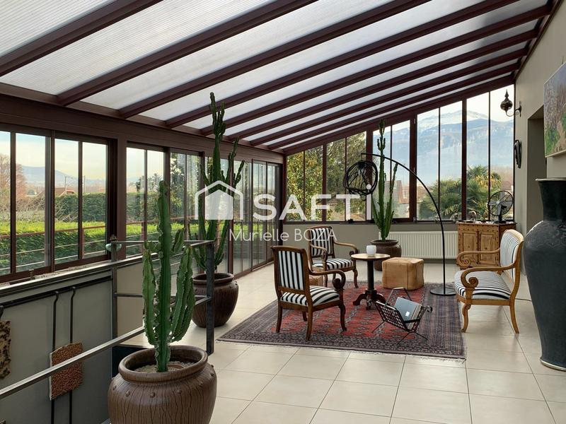 Maison - 748 m² - 11 pièces