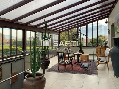 Maison - 748 m² - 11 pièces