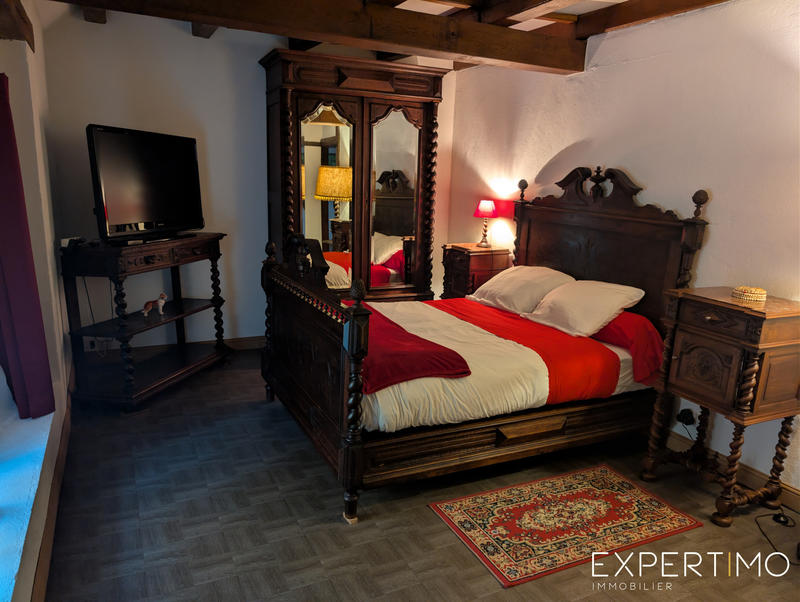 Maison - 338 m² - 8 pièces