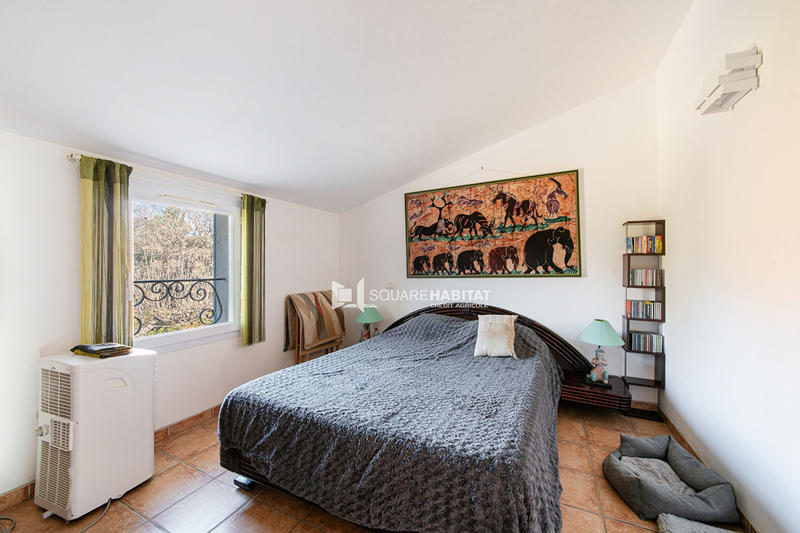 Maison - 318 m² - 9 pièces