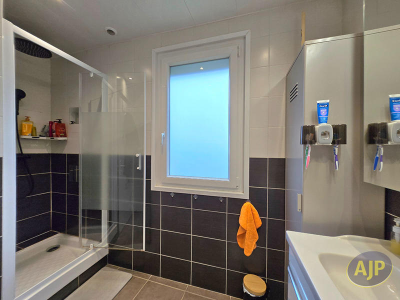 Maison - 95 m² - 5 pièces