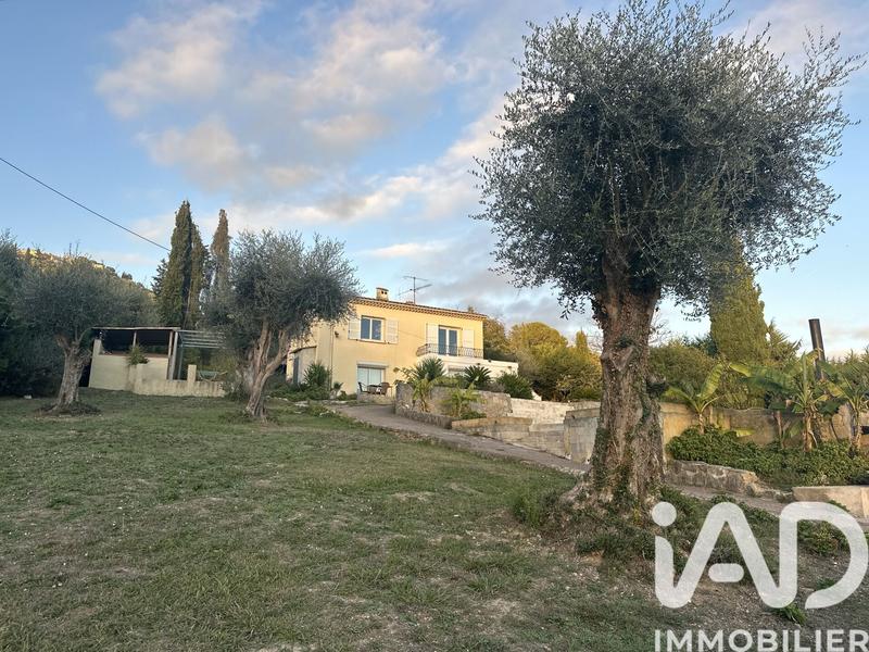 Maison - 230 m² - 6 pièces