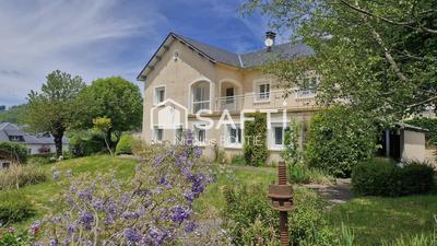 Maison - 215 m² - 6 pièces