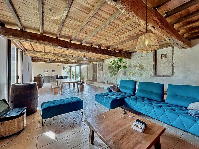 Maison - 280 m² - 8 pièces