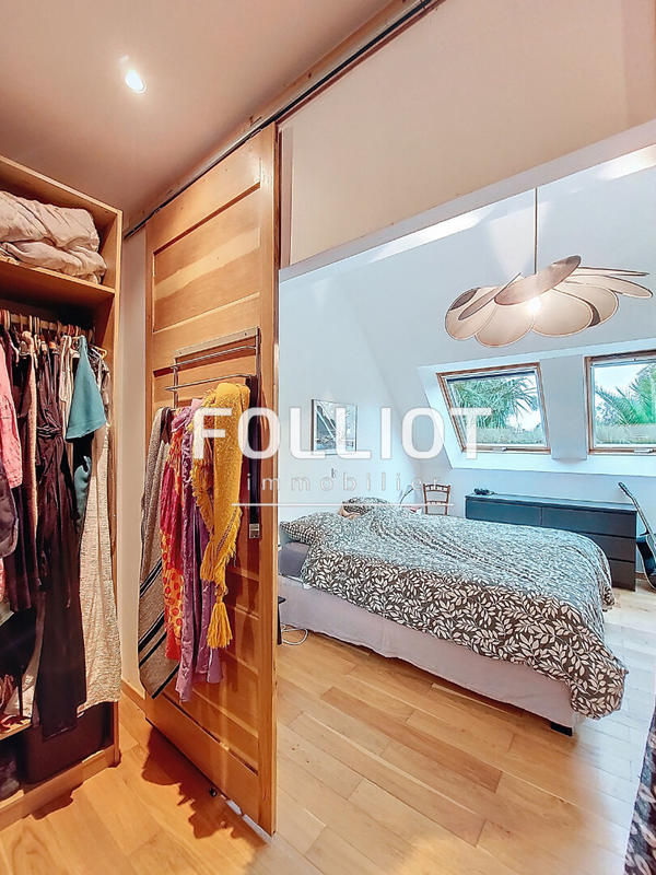 Maison - 201 m² - 7 pièces