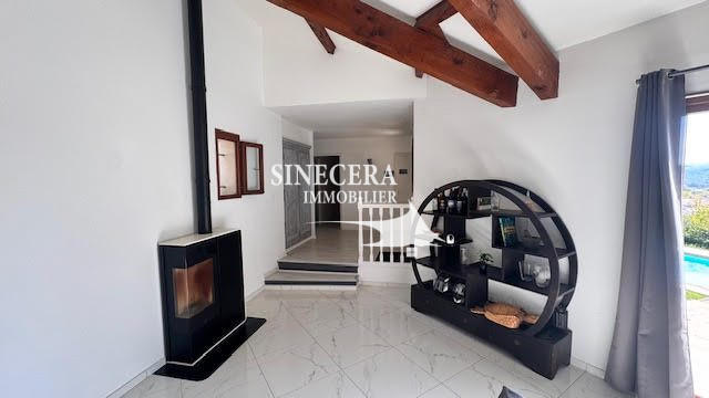 Villa - 198 m² - 10 pièces