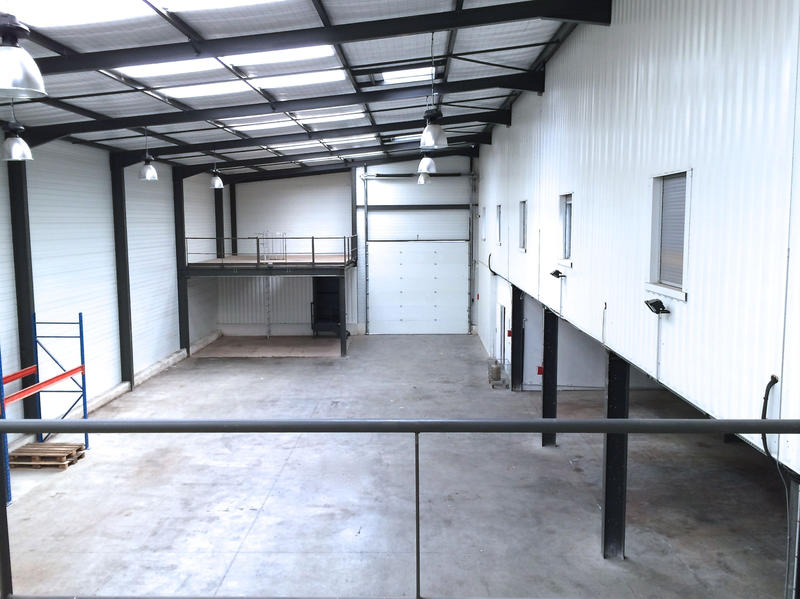 Entrepôt - 1 455 m²