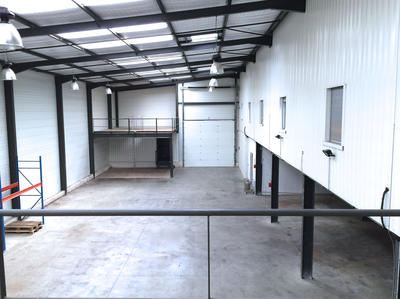 Entrepôt - 1 455 m²