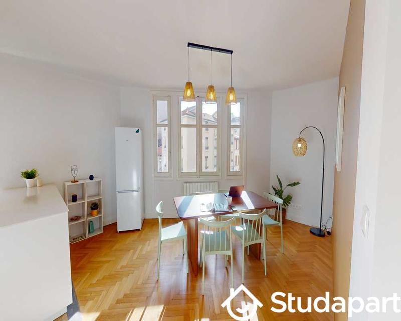 Chambre - 140 m² - 1 pièce