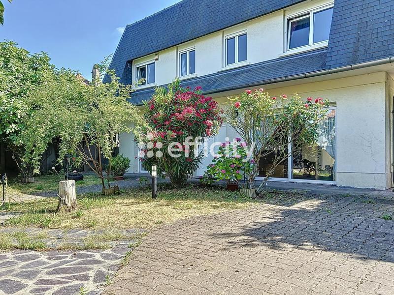 Maison - 240 m² - 7 pièces