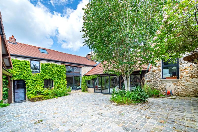 Demeure - 212 m² - 10 pièces