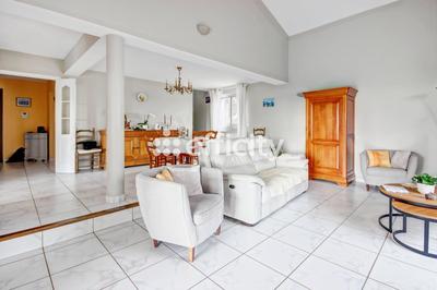 Maison - 145 m² - 6 pièces