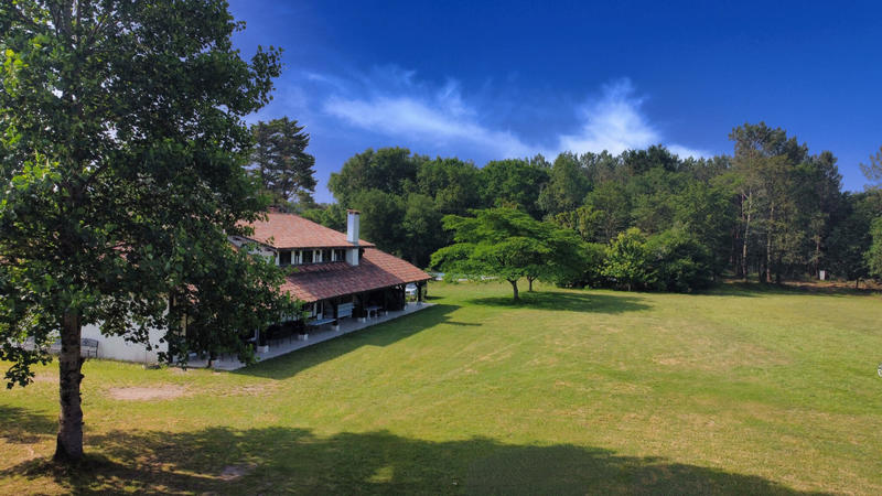 Maison - 587 m² - 16 pièces