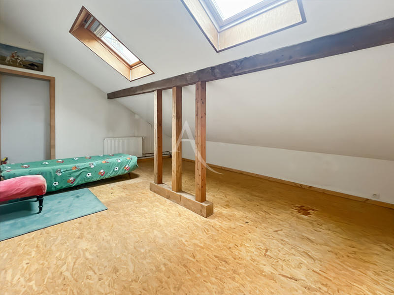 Maison - 202 m² - 6 pièces