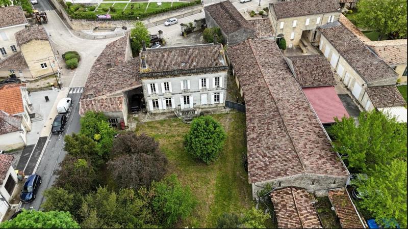 Maison - 250 m² - 7 pièces