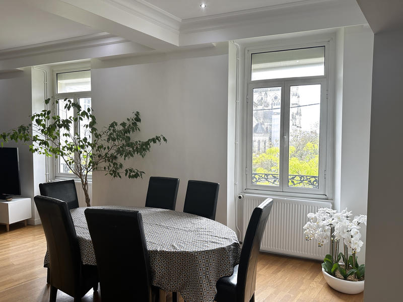 Appartement - 215 m² - 9 pièces