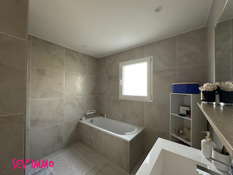 Maison - 102 m² - 4 pièces