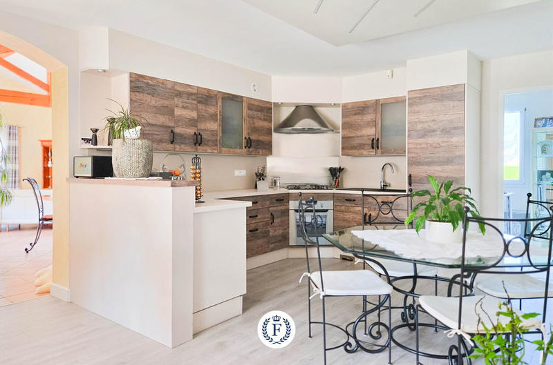 Villa - 250 m² - 8 pièces