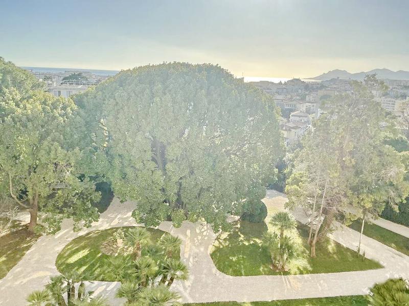 Appartement bourgeois - 174 m² - 6 pièces