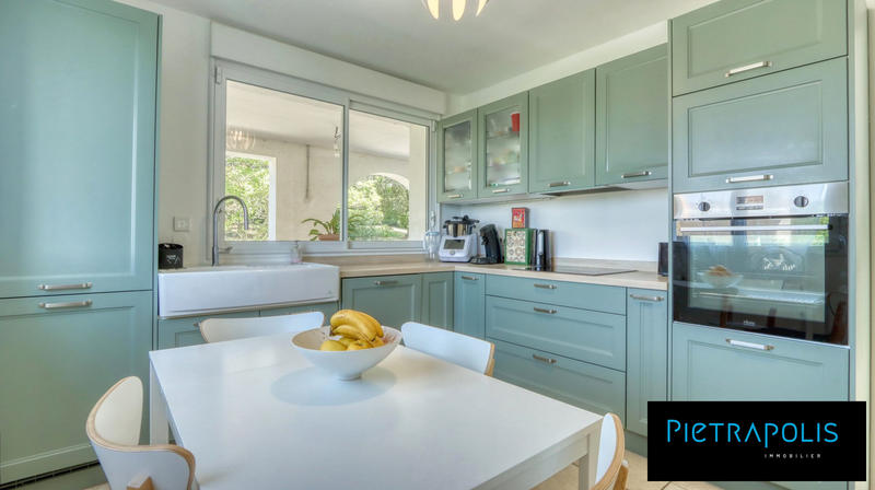 Maison - 220 m² - 9 pièces