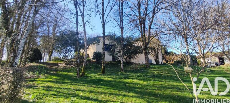 Maison - 277 m² - 9 pièces