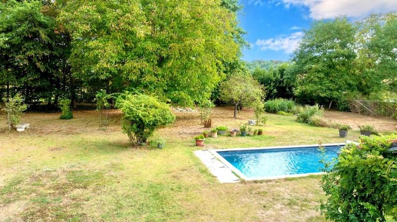 Maison - 335 m² - 8 pièces