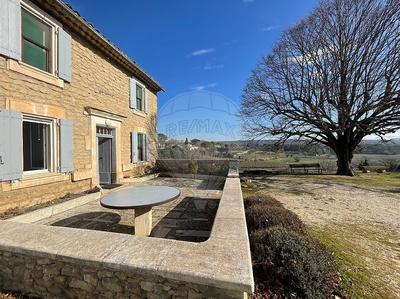 Maison - 250 m² - 8 pièces