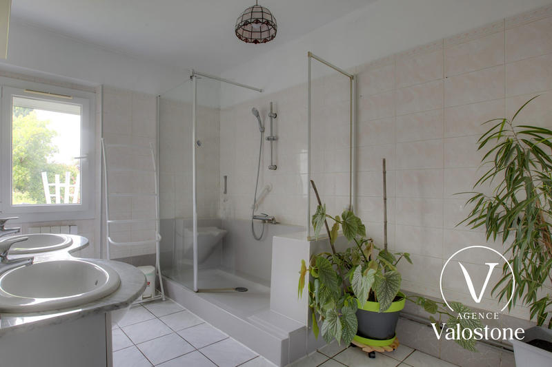 Maison traditionnelle - 188 m² - 7 pièces