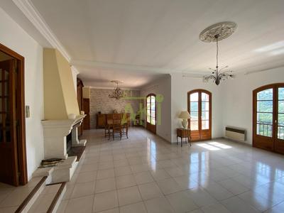 Maison traditionnelle - 353 m² - 9 pièces