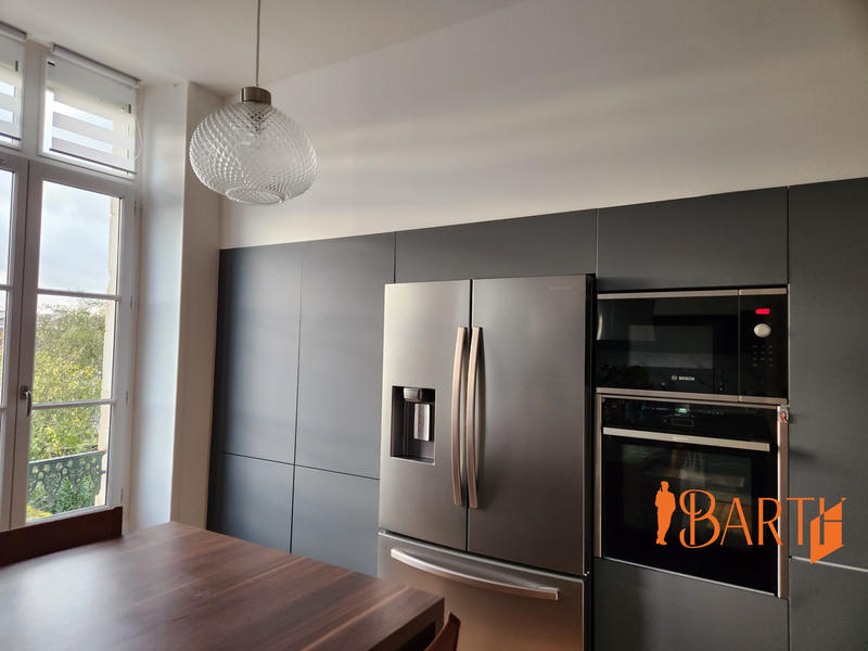 Maison - 350 m² - 10 pièces