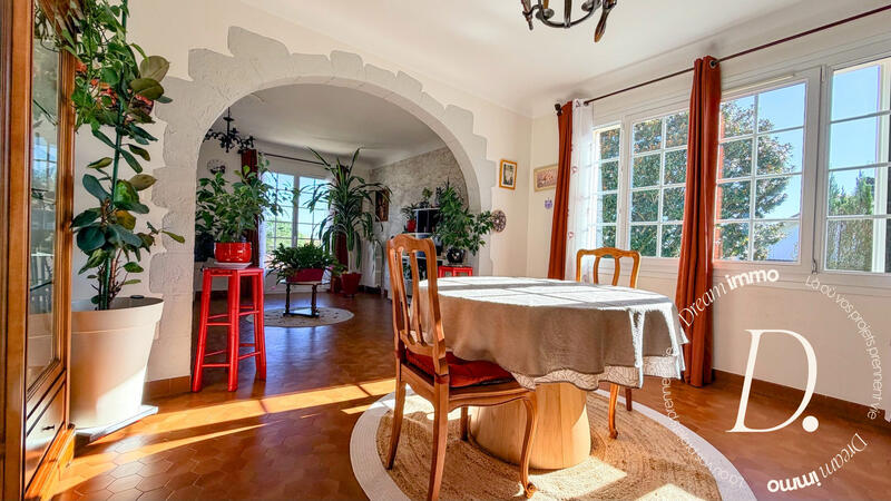 Maison - 263 m² - 7 pièces