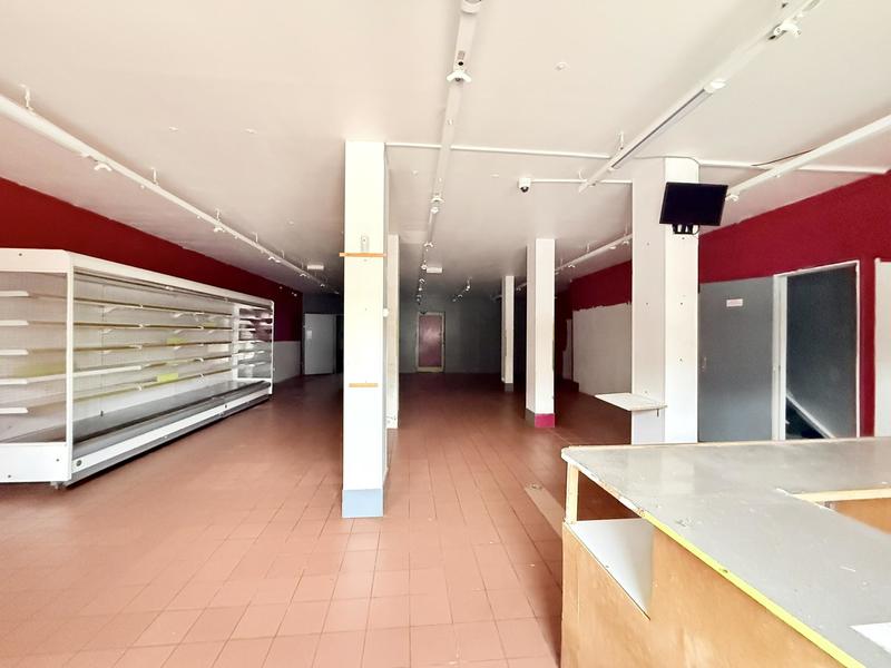 Local commercial - 330 m² - 7 pièces