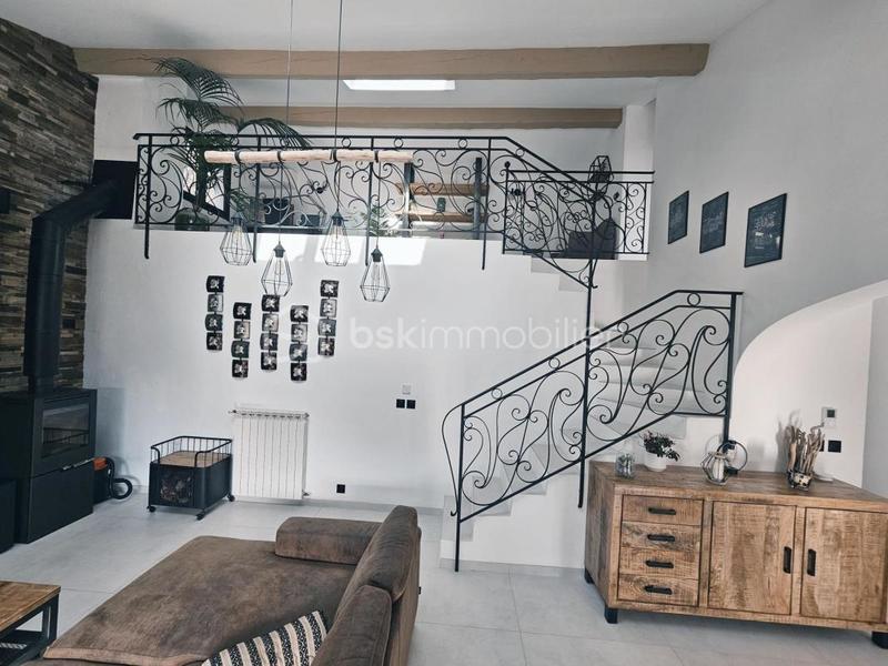 Propriété - 208 m² - 6 pièces