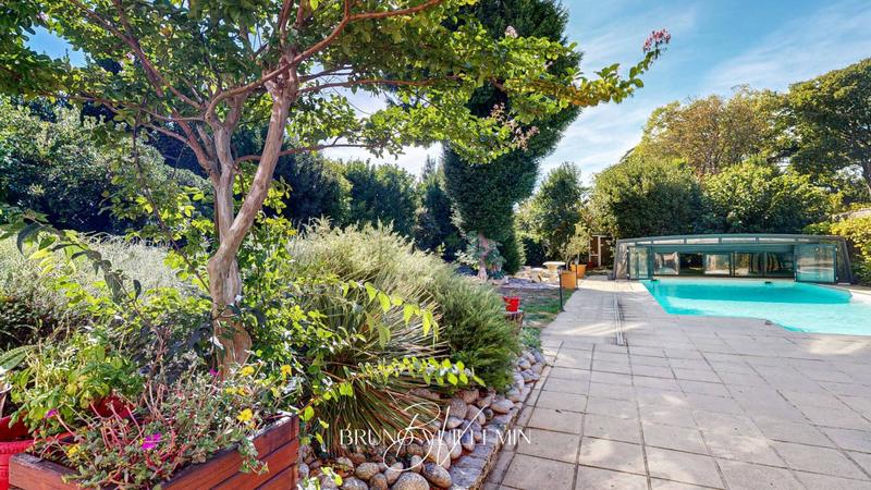 Demeure - 439 m² - 18 pièces