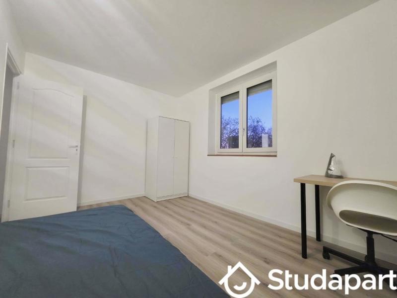 Chambre - 11 m² - 1 pièce
