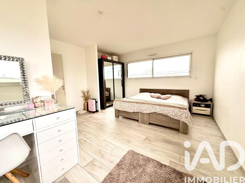 Maison - 210 m² - 8 pièces