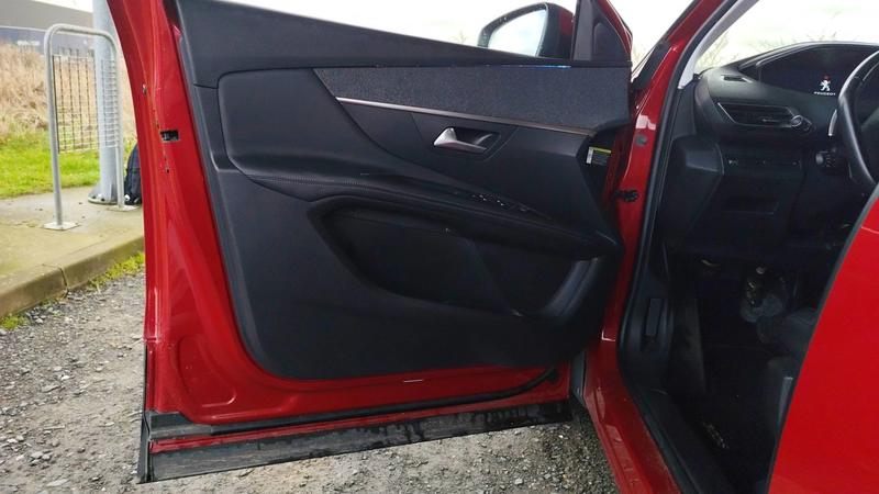 Peugeot 3008 1.2 PureTech 130 Eat6 Crossway