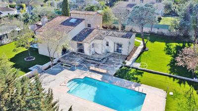 Villa - 182 m² - 7 pièces