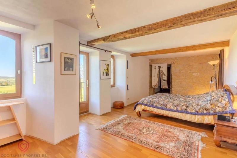 Corps de ferme - 700 m² - 17 pièces