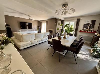 Villa - 140 m² - 8 pièces