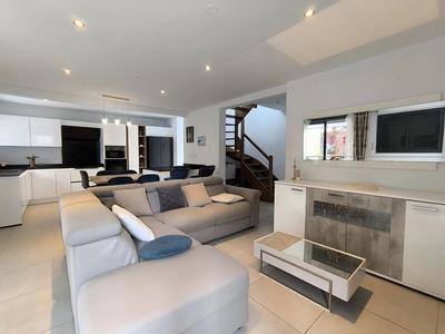 Maison - 93 m² - 4 pièces