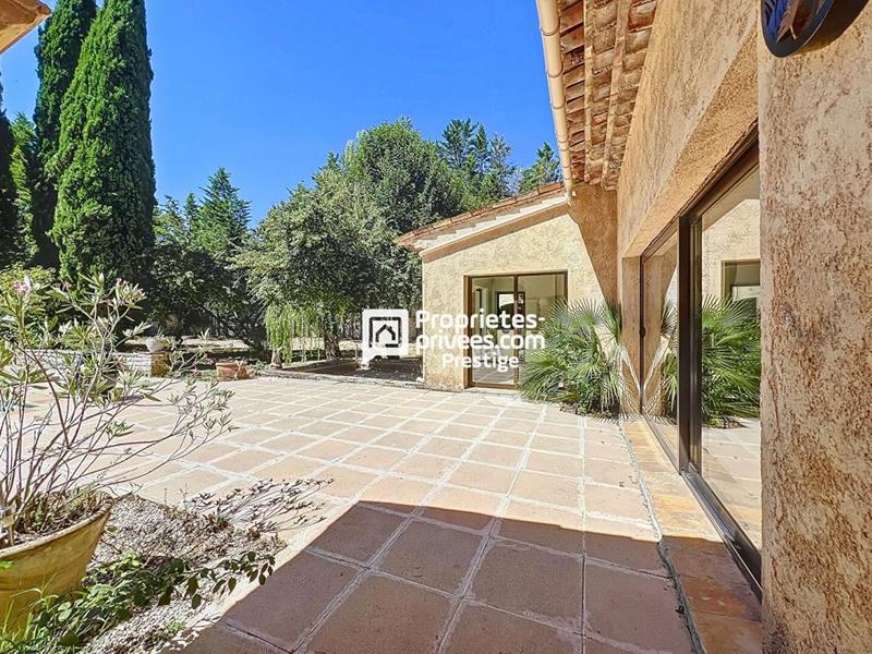 Maison - 211 m² - 7 pièces