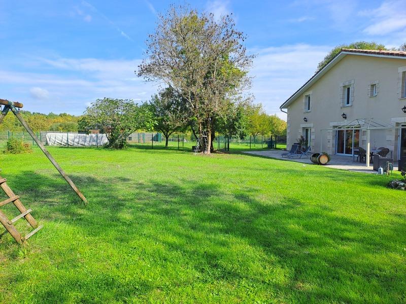 Maison - 482 m² - 12 pièces