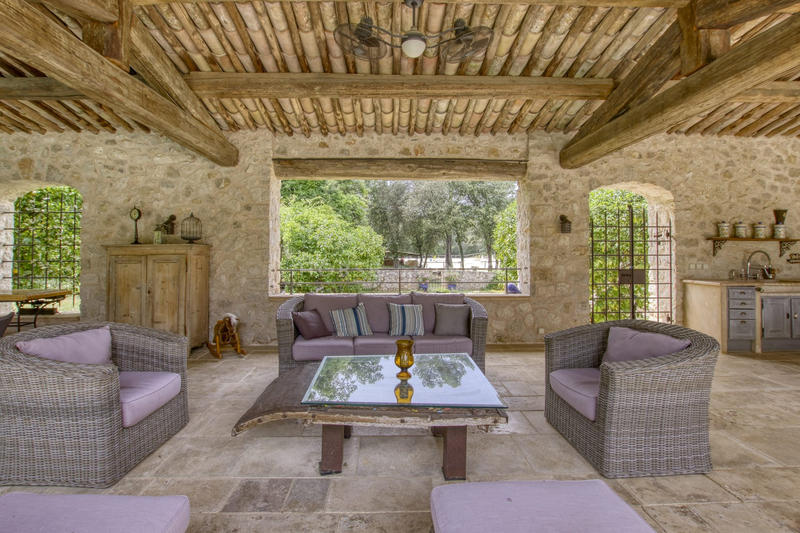 Maison - 600 m² - 20 pièces